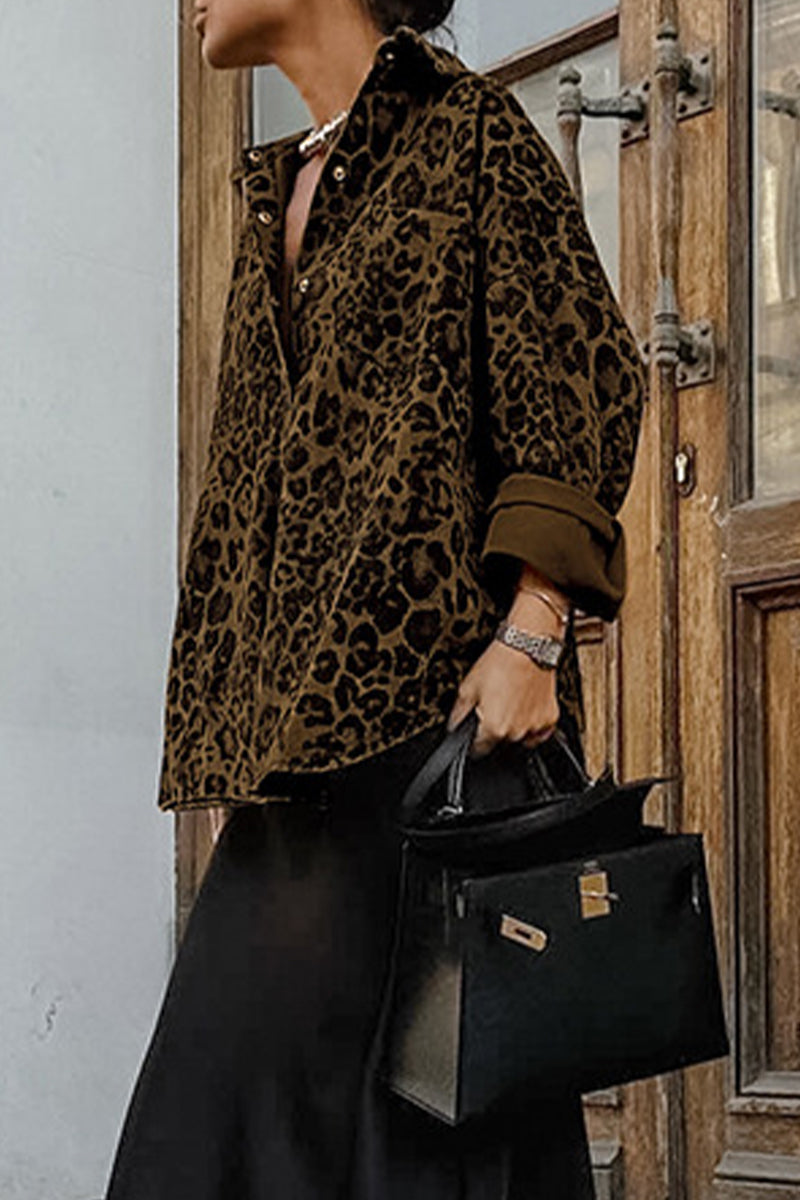 Blusas casuales con cuello vuelto, botones y estampado de leopardo
