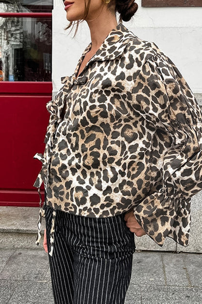 Blusas casuales con cuello vuelto, cordones y estampado de leopardo