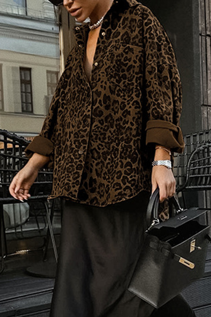 Blusas casuales con cuello vuelto, botones y estampado de leopardo