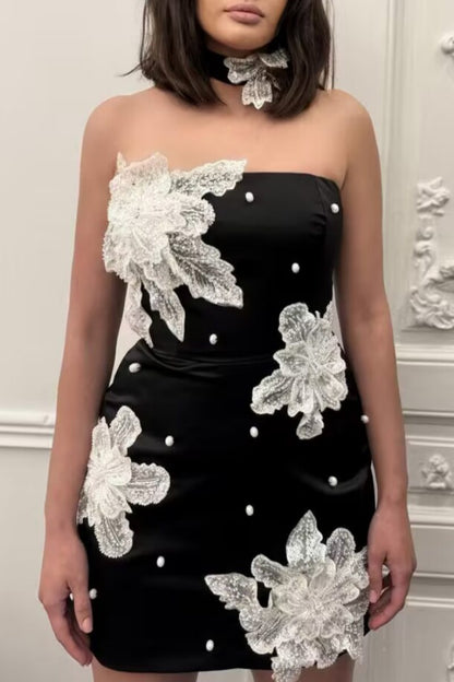Vestidos de falda cruzada sin tirantes con cuentas y espalda descubierta con flores de retazos