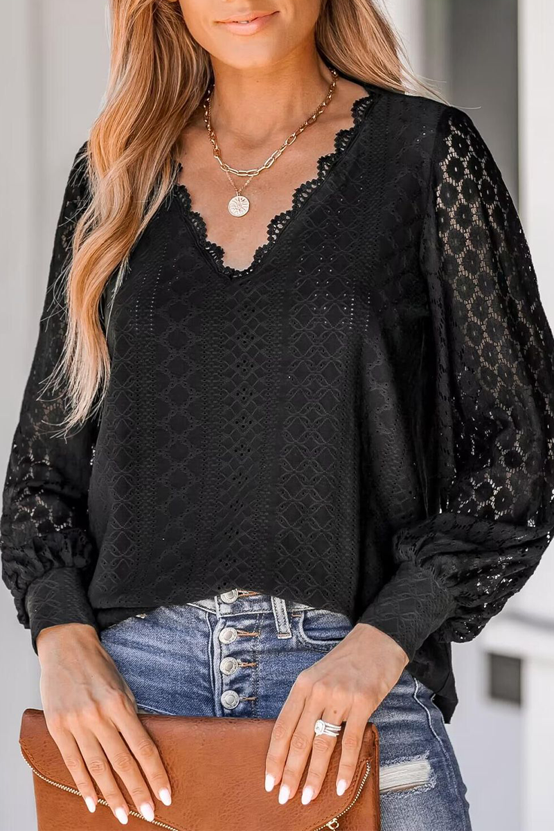 Blusas casuales de calle con cuello en V y encaje de color liso