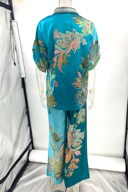 Conjunto informal de dos piezas con estampado floral y patchwork, cuello vuelto, manga larga