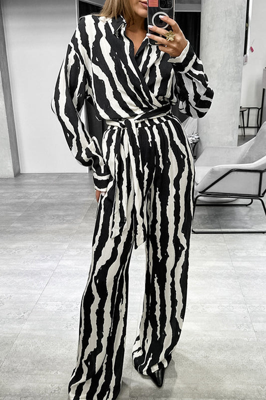 Conjunto informal de dos piezas con estampado de cebra, cordones y cuello vuelto en contraste, manga larga
