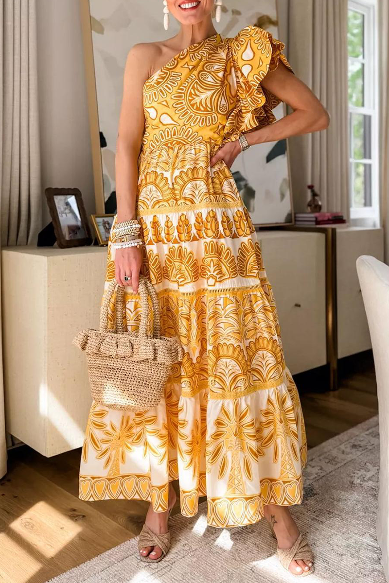 Elegante vestido irregular con hombros caídos y volantes con estampado floral