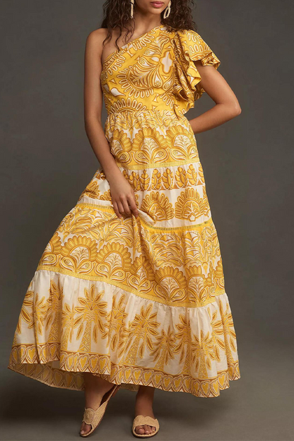 Elegante vestido irregular con hombros caídos y volantes con estampado floral