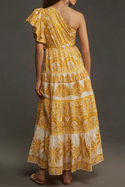 Elegante vestido irregular con hombros caídos y volantes con estampado floral