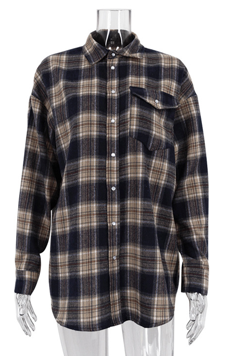 Blusas casuales con cuello vuelto, botones y bolsillos a cuadros en contraste