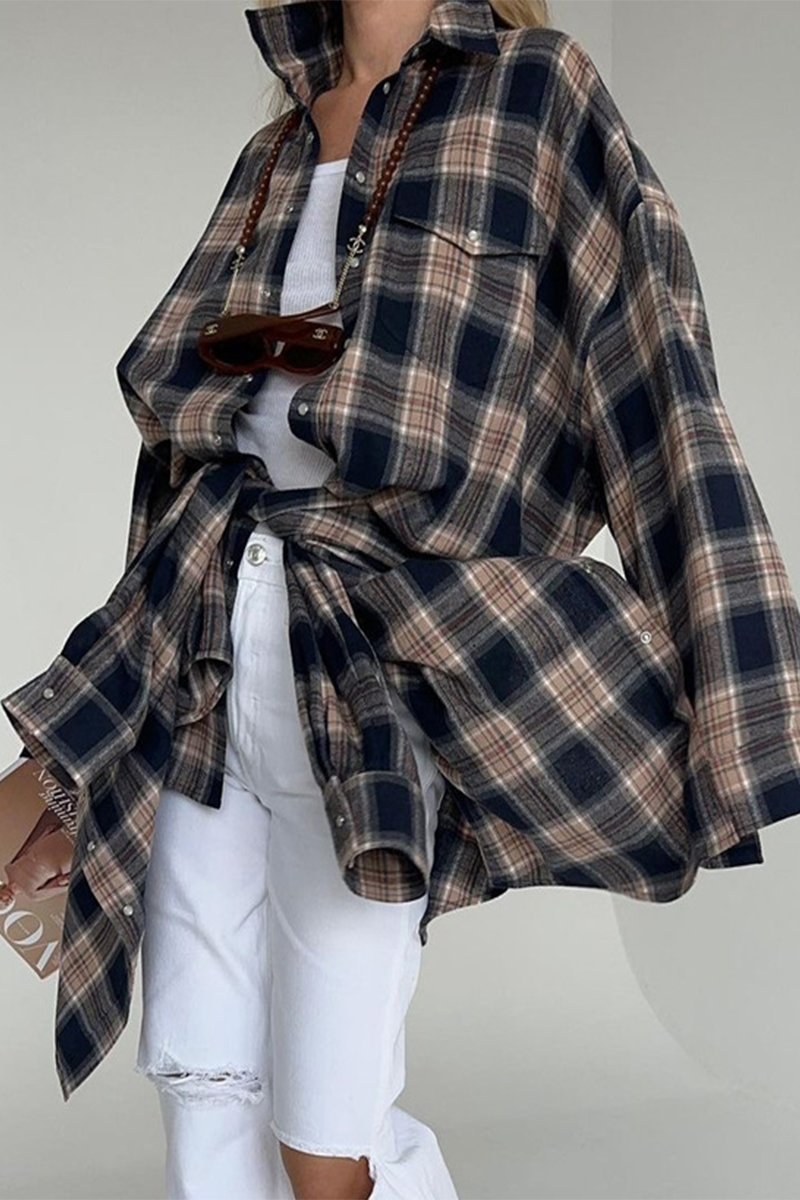 Blusas casuales con cuello vuelto, botones y bolsillos a cuadros en contraste
