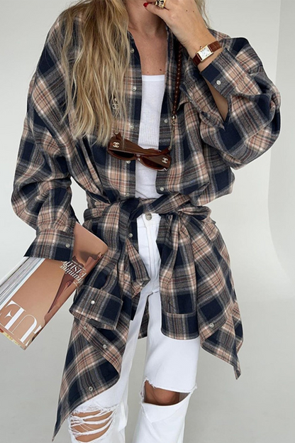 Blusas casuales con cuello vuelto, botones y bolsillos a cuadros en contraste