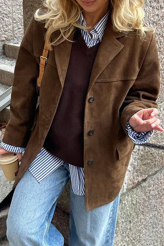 Prendas de abrigo informales de calle con botones y cuello vuelto
