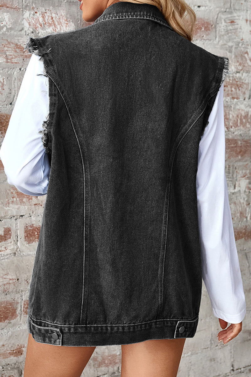 Chaqueta vaquera holgada informal de uso diario con botones desgastados y cuello vuelto sin mangas