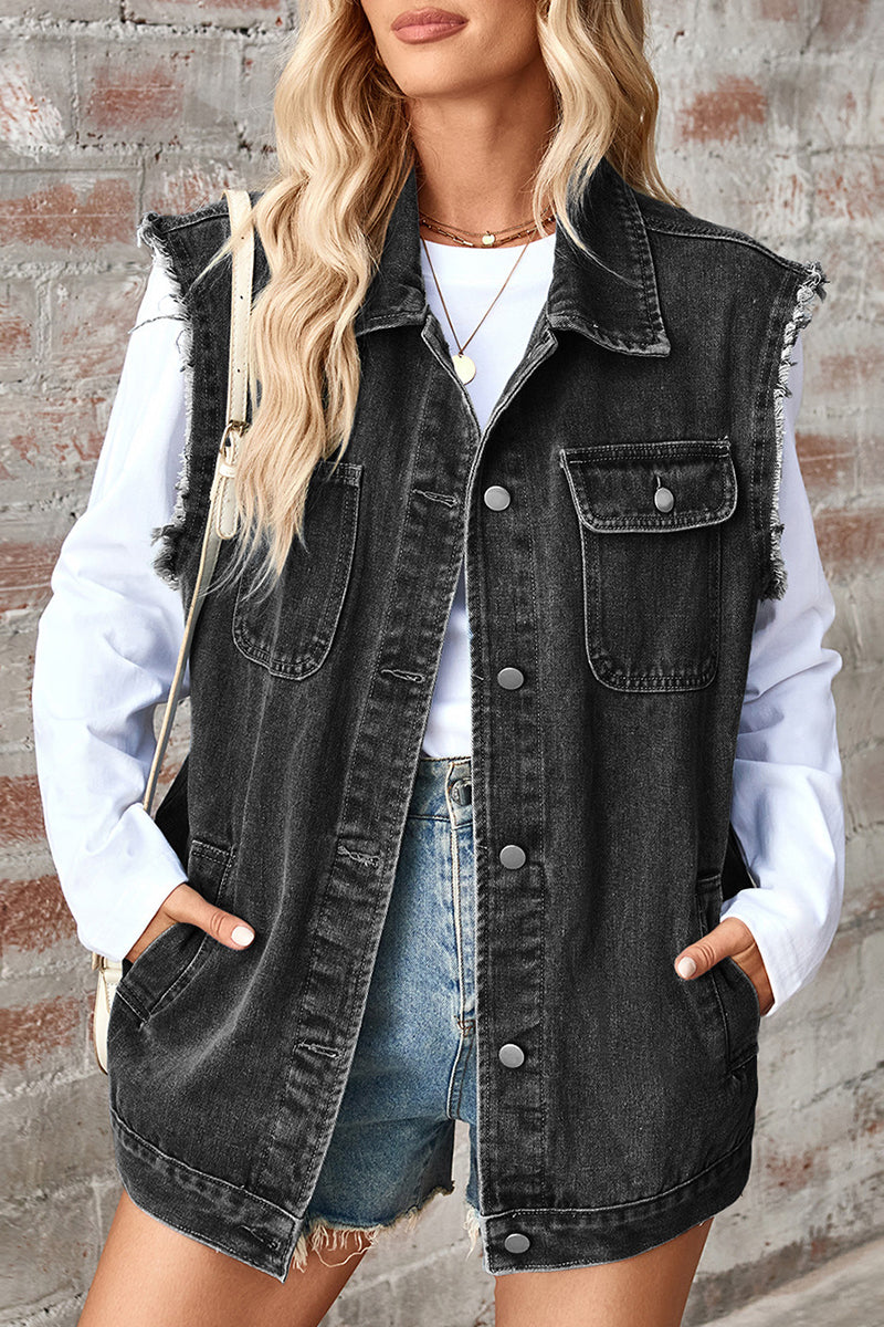 Chaqueta vaquera holgada informal de uso diario con botones desgastados y cuello vuelto sin mangas