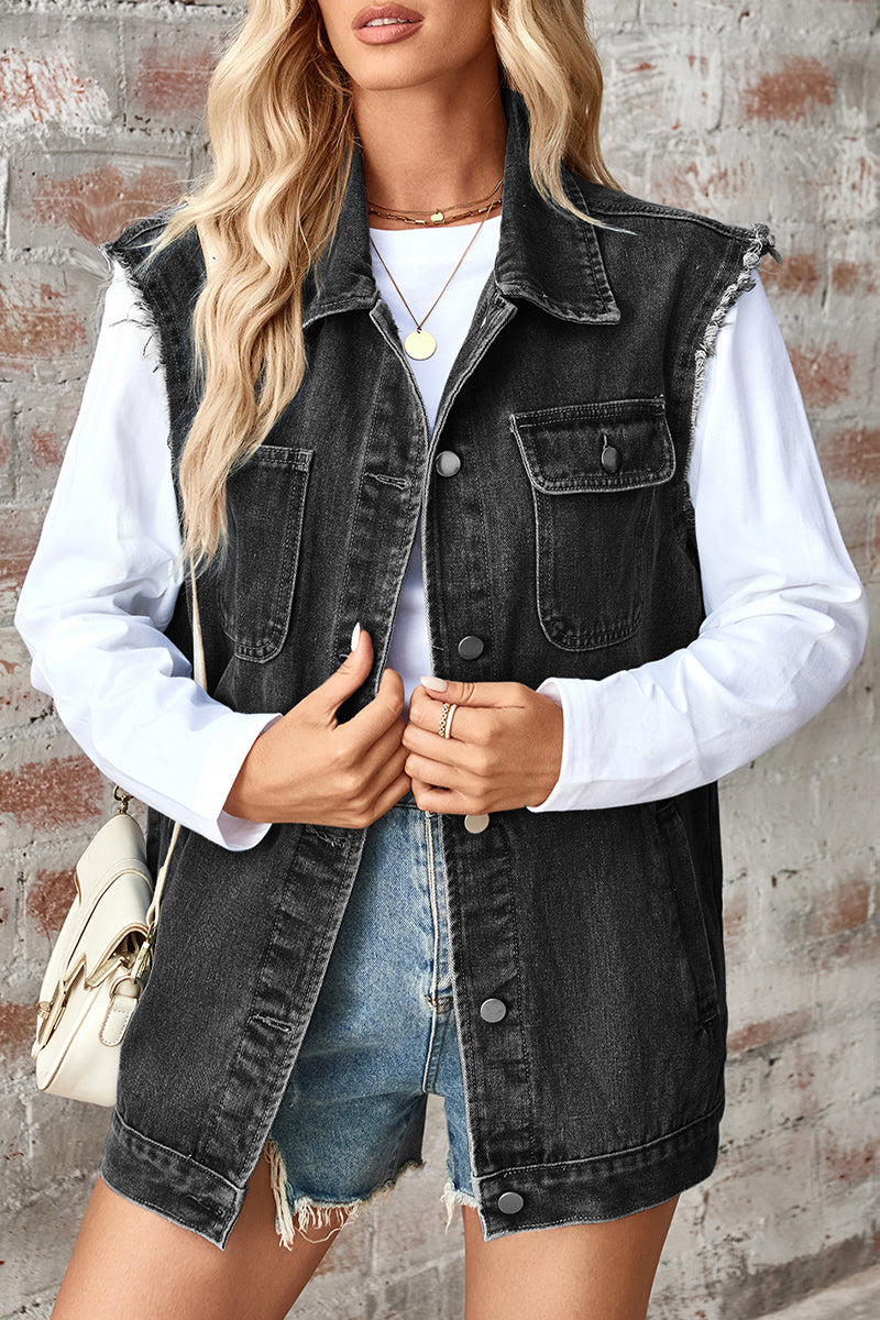 Chaqueta vaquera holgada informal de uso diario con botones desgastados y cuello vuelto sin mangas
