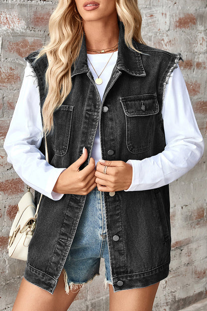 Chaqueta vaquera holgada informal de uso diario con botones desgastados y cuello vuelto sin mangas