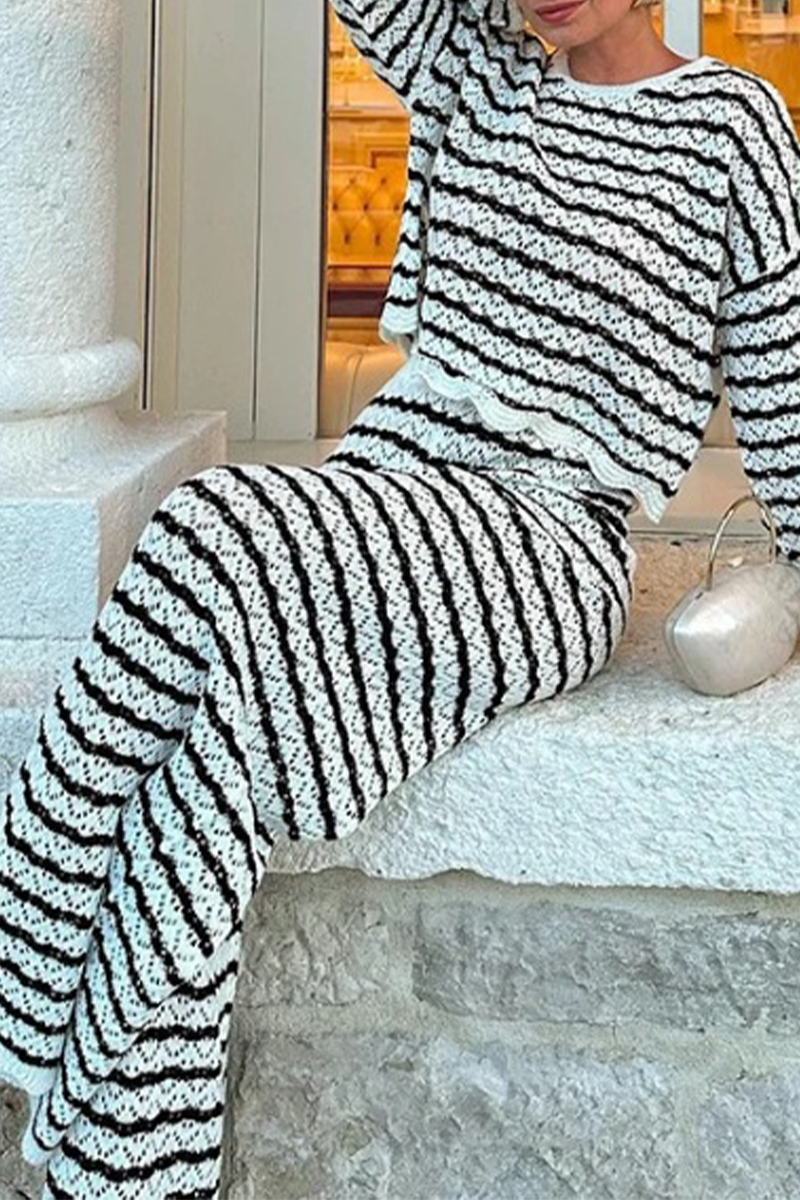 Conjunto de dos piezas informal de rayas con cuello redondo y manga larga en contraste