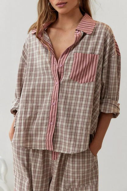 Conjunto informal de dos piezas con cuello vuelto, manga larga y bolsillo con cordón ajustable a cuadros
