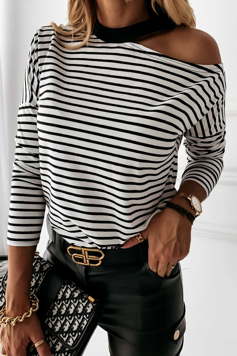 Tops casuales de rayas de calle con cuello redondo irregular y calado