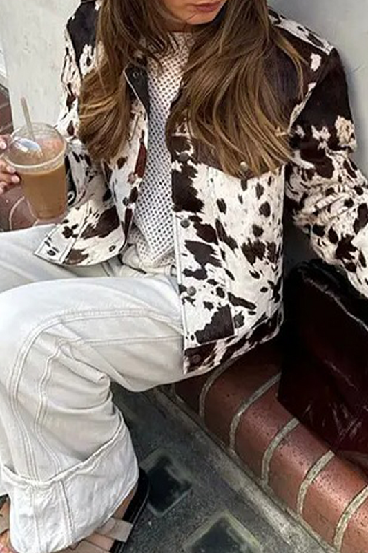 Prenda exterior informal de calle con estampado de piel de serpiente, bolsillo y cuello vuelto en contraste