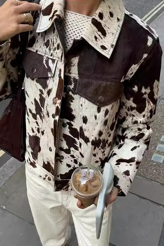 Prenda exterior informal de calle con estampado de piel de serpiente, bolsillo y cuello vuelto en contraste