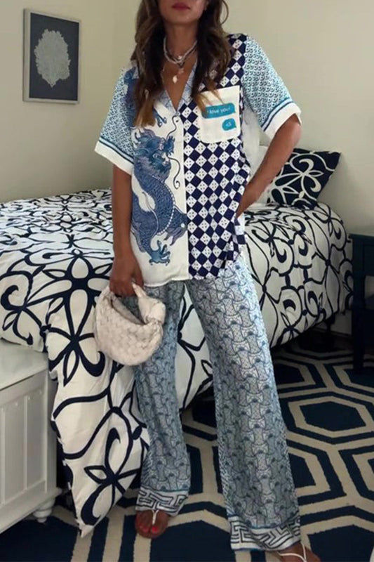 Conjunto informal de dos piezas con estampado animal a cuadros, bolsillo y cuello vuelto en contraste, manga corta