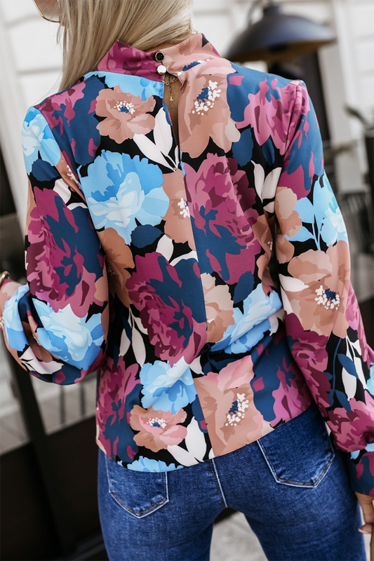 Blusas de cuello alto con botones y flores de Street Daily
