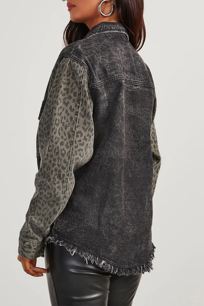 Prenda exterior informal de calle con estampado de leopardo, botones desgastados, patchwork y cuello vuelto
