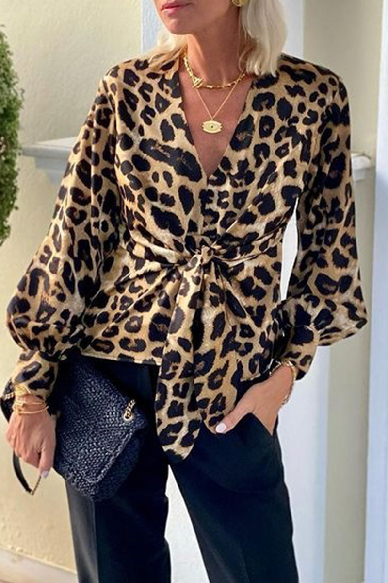 Blusas elegantes de calle con cuello en V, encaje y estampado de leopardo