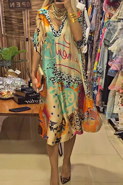 Vestido informal de manga corta con cuello en V irregular y estampado de leopardo y letras de calle