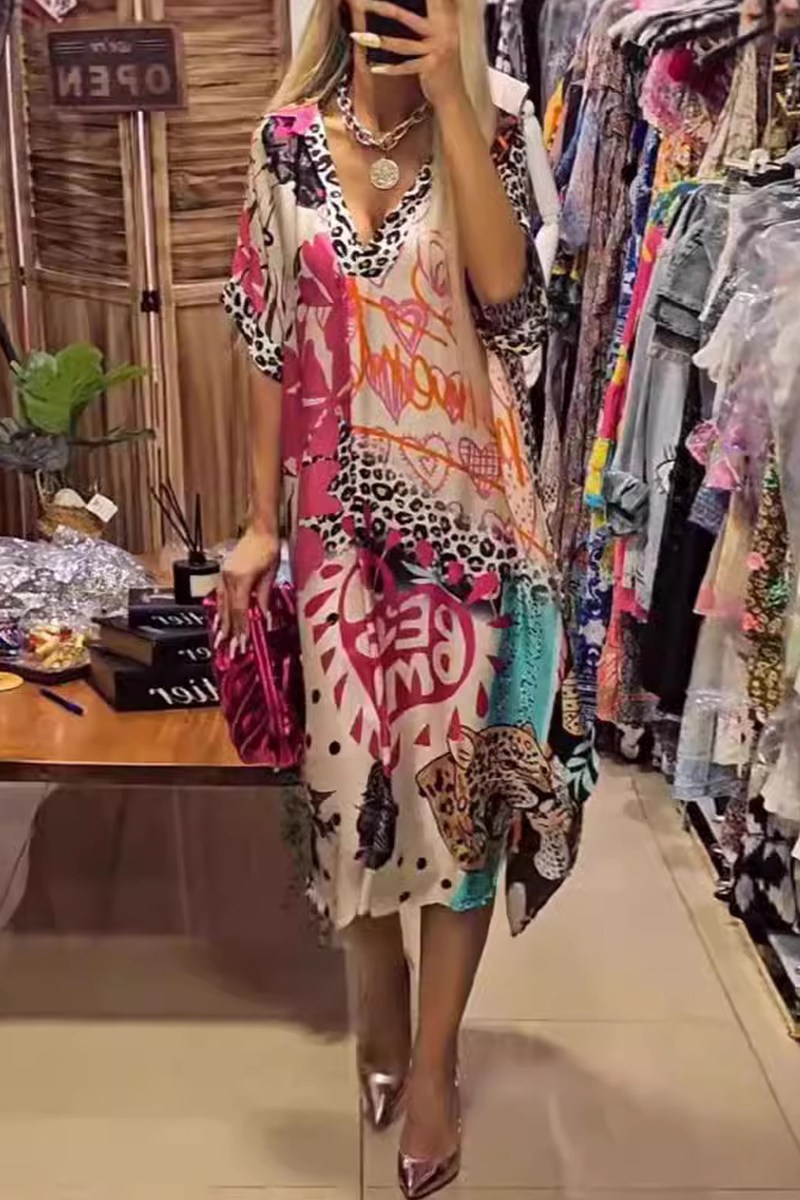 Vestido informal de manga corta con cuello en V irregular y estampado de leopardo y letras de calle