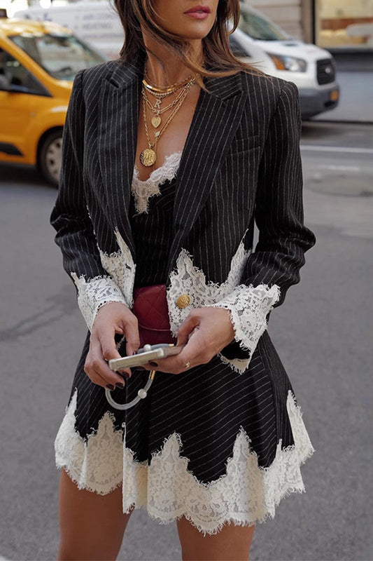 Conjunto informal de dos piezas con cuello vuelto, manga larga y rayas de encaje con botones y patchwork