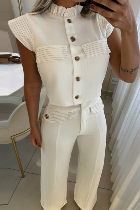 Conjunto informal de dos piezas con botones, cuello mandarín y manga corta