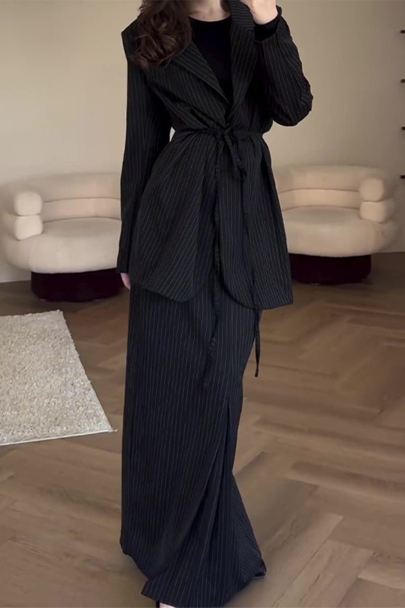 Elegante conjunto de dos piezas con rayas, encaje, patchwork, cuello vuelto y manga larga