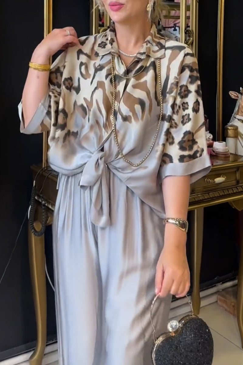 Conjunto de dos piezas informal con estampado de botones, cuello vuelto y manga larga