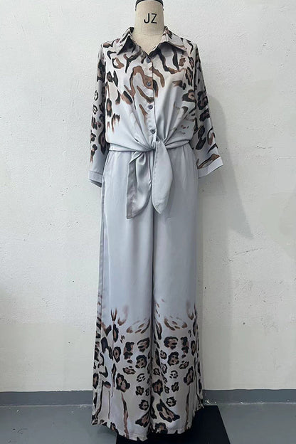 Conjunto de dos piezas informal con estampado de botones, cuello vuelto y manga larga