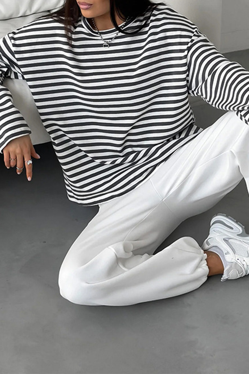 Tops casuales de rayas con cuello redondo en contraste