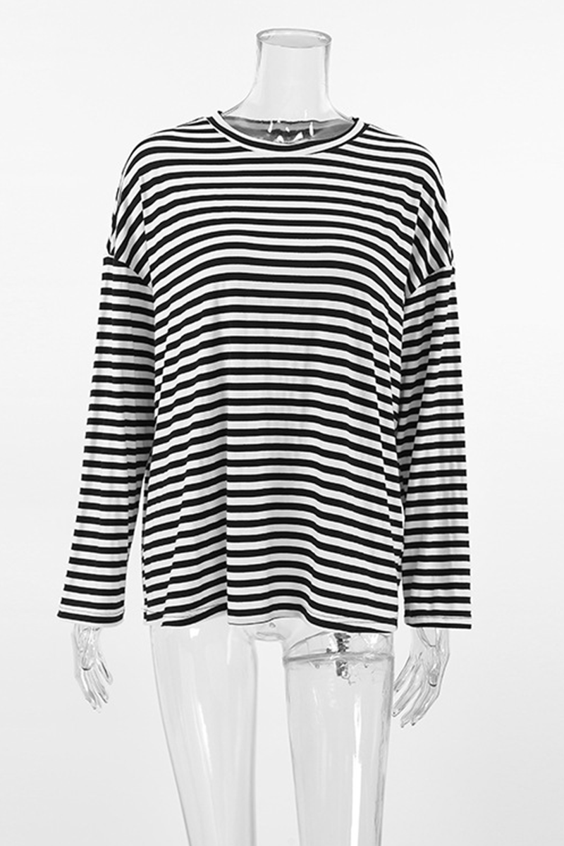 Tops casuales de rayas con cuello redondo en contraste