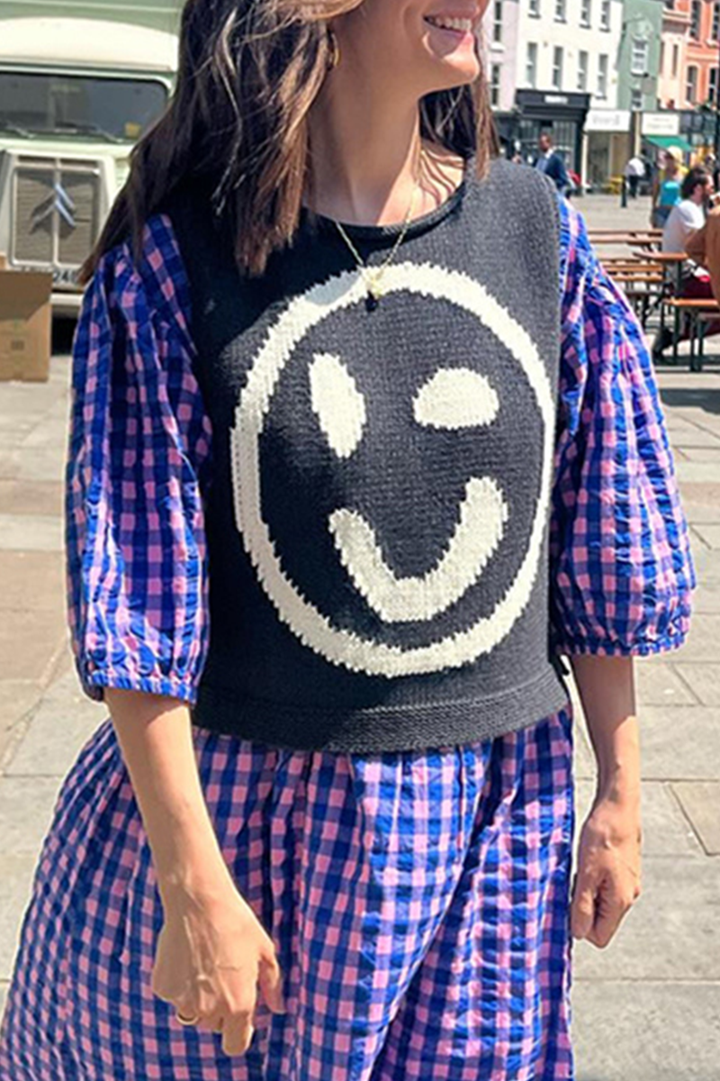 Tops casuales con cuello redondo y contraste de cara sonriente (5 colores)