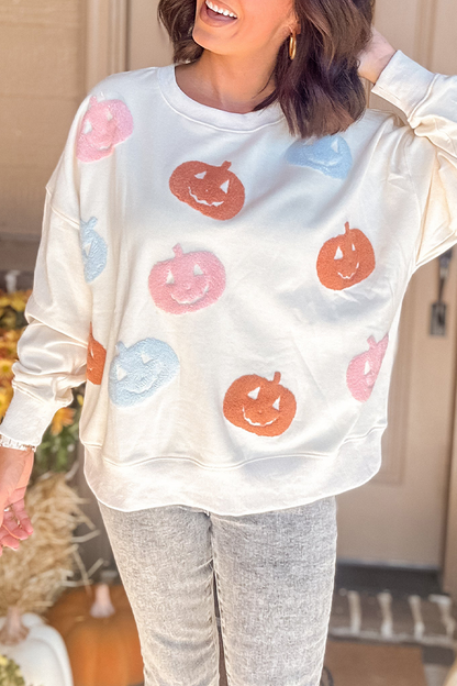 Sudadera informal con cuello redondo y parche de calabaza