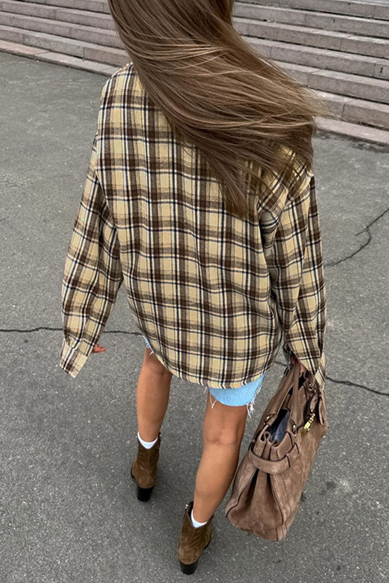 Blusas casuales con botones a cuadros y cuello vuelto en contraste