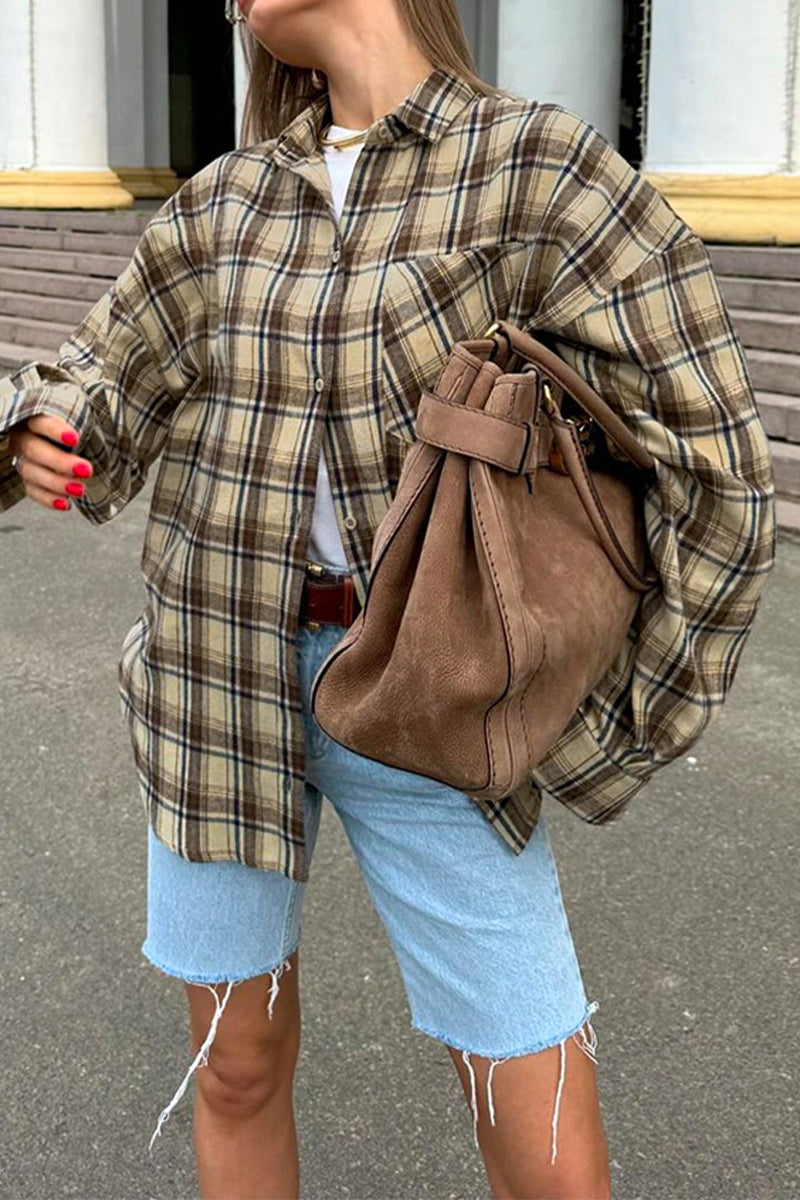 Blusas casuales con botones a cuadros y cuello vuelto en contraste