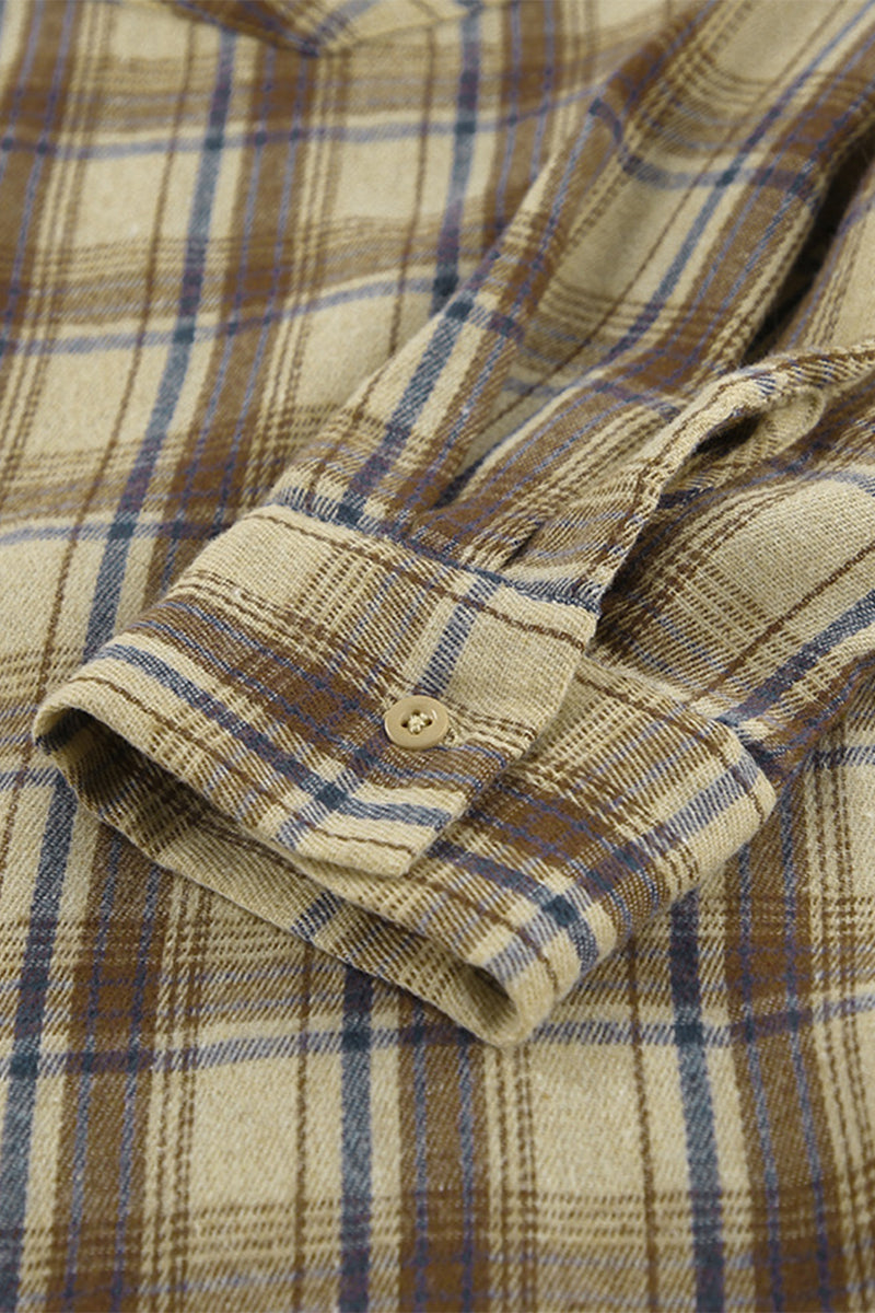 Blusas casuales con botones a cuadros y cuello vuelto en contraste