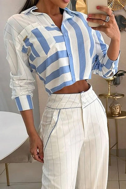 Conjunto informal de dos piezas con cuello vuelto, manga larga, botones y patchwork a rayas