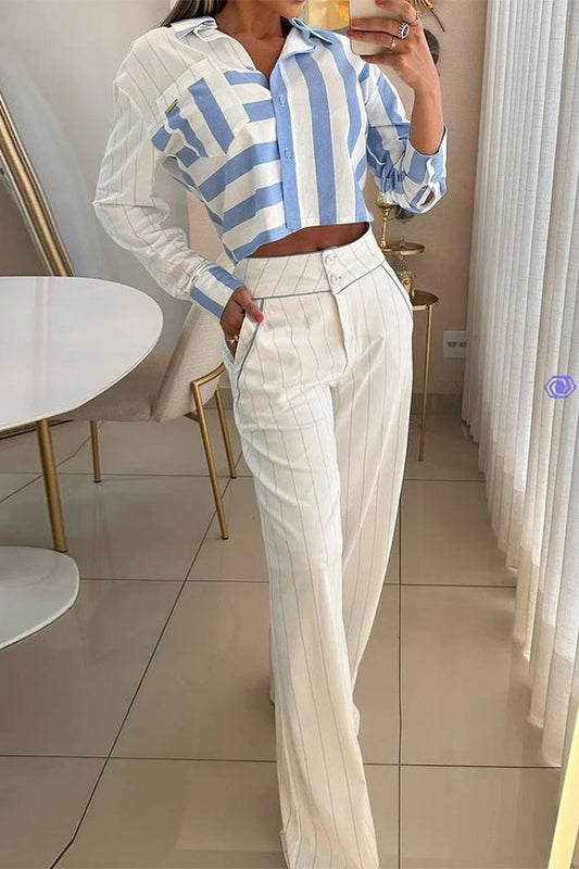 Conjunto informal de dos piezas con cuello vuelto, manga larga, botones y patchwork a rayas