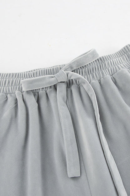 Conjunto informal de dos piezas con cuello vuelto, manga larga y bolsillos de calle con cordones