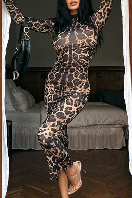 Vestido sexy de cuello alto con falda de un solo paso y estampado de piel de serpiente a rayas en contraste