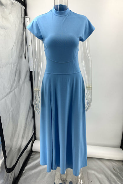 Elegante vestido largo de cuello alto con cremallera y abertura en el bolsillo