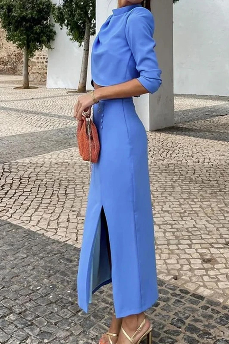 Elegante vestido de calle con abertura fruncida, cuello alto y manga larga, dos piezas