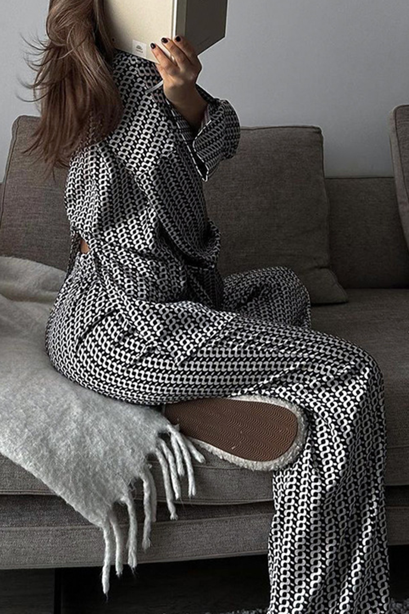 Conjunto de dos piezas con cuello vuelto, manga larga, estampado geométrico informal, patchwork, abertura y contraste