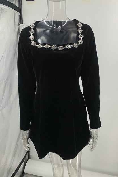 Elegante vestido de corte A con escote cuadrado y decoración de diamantes de imitación en los bolsillos
