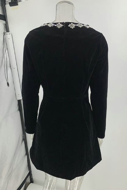 Elegante vestido de corte A con escote cuadrado y decoración de diamantes de imitación en los bolsillos